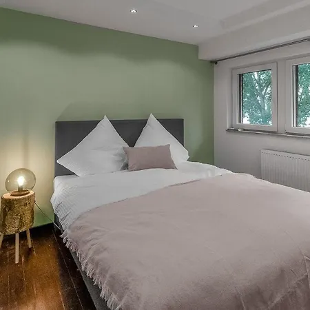 Wiesenhaus: Wohnen Direkt Am Rhein Köln