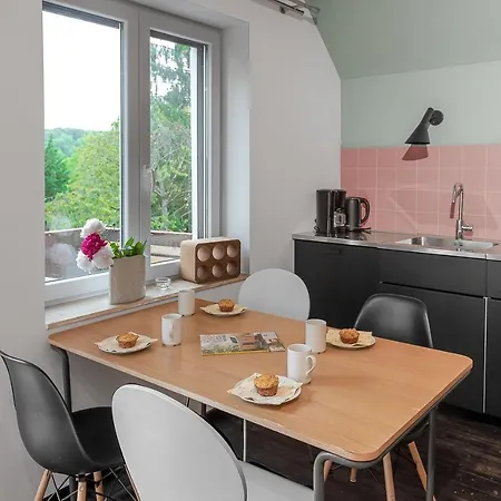 Wiesenhaus: Wohnen Direkt Am Rhein * Köln